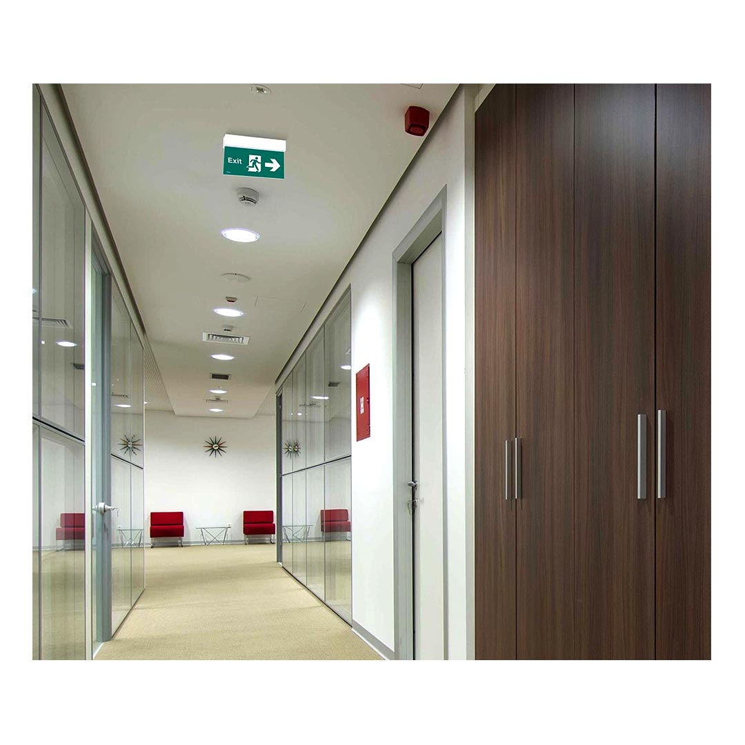 چراغ LED جهت نماي خروج 7 وات مدل لیدر مازی نور با رنگ بدنه نقره ای