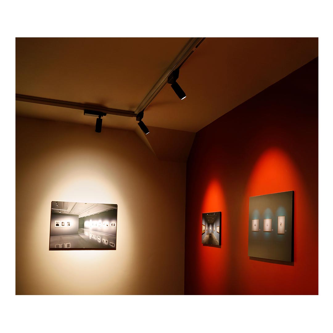 چراغ LED ريلی زاويه پذير 20 وات مدل نواترن سه فاز به قطر 6 سانتی متر مازی نور رنگ بدنه مشکی