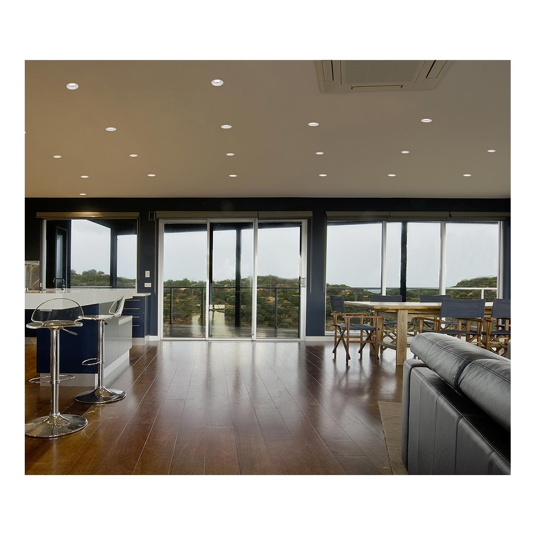 چراغ دانلايت توكار سفید 16 وات دهانه 10سانتی متر با شيدر سفيد مازی نور مدل ديانا كامفورت با ديفيوزر