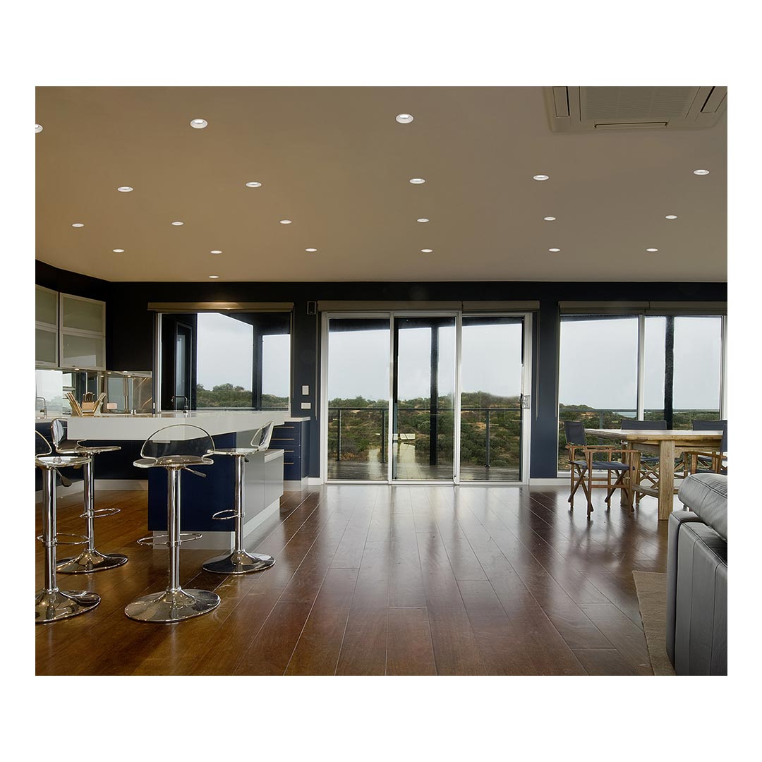 چراغ دانلايت توكار سفید 34 وات دهانه 15سانتی متر با شيدر سفيد مازی نور مدل ديانا كامفورت با رفلكتور